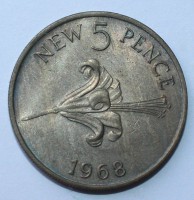 5 новых пенсов  1968г. Гернси, Цветок, состояние UNC - Мир монет