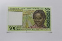 Банкнота  500 франков = 100 ариари 1994г. Мадагаскар, Пастухи,  состояние UNC - Мир монет