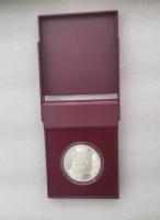 Футляр пластиковый (79х106х16мм) для одной монеты в капсуле, диаметр ячейки 46 мм-наши 3 рубля в новых капсулах, светло-бордовый. - Мир монет