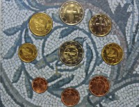 Набор евро регулярного чекана  2009г. Кипр, с юбилейной монетой 2 евро 2009г. , состояние -бриллиантанциркулейтед . - Мир монет