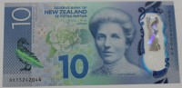 Банкнота  10 долларов Новая Зеландия. Гагара с птенцами , пластик, состояние UNC - Мир монет