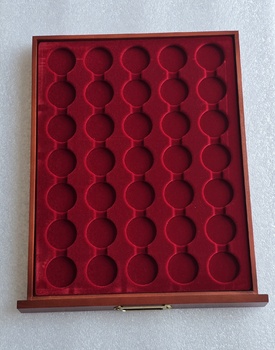 Бокс деревянный  для 35 монет в КАПС 27мм ( биметалл, президенты и т.д.)с отделкой под красное дерево Leuchtturm. Германия. - Мир монет