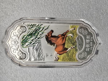 Подарочный жетон  "Год Лошади", серебрение, цветной, UNC, в капсуле. - Мир монет