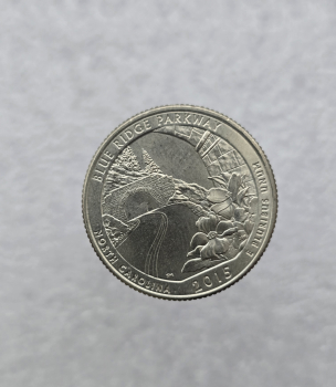 25 центов 2015г. США. D .  № 28. Автомагистраль Блу-Ридж. Северная Каролина, состояние UNC.  - Мир монет