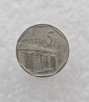 Куба.  5 сентаво 1998г. Архитектура ,  никель, ходячка. - Мир монет